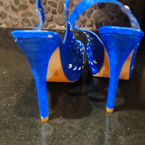 Guess Stilletos - Picture 3 of 4